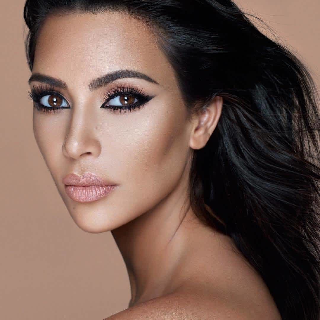 Makeup By Nida & Team takes their contouring inspiration from the master Makeup By Mario's work. Our lead artist Nida is 2x certified by Makeup By Mario The MasterClass.